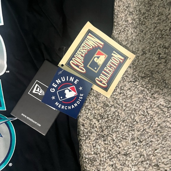 MLB Seattle Mariners Ken Griffey Jr Caricature Tee - Picture 3 of 3